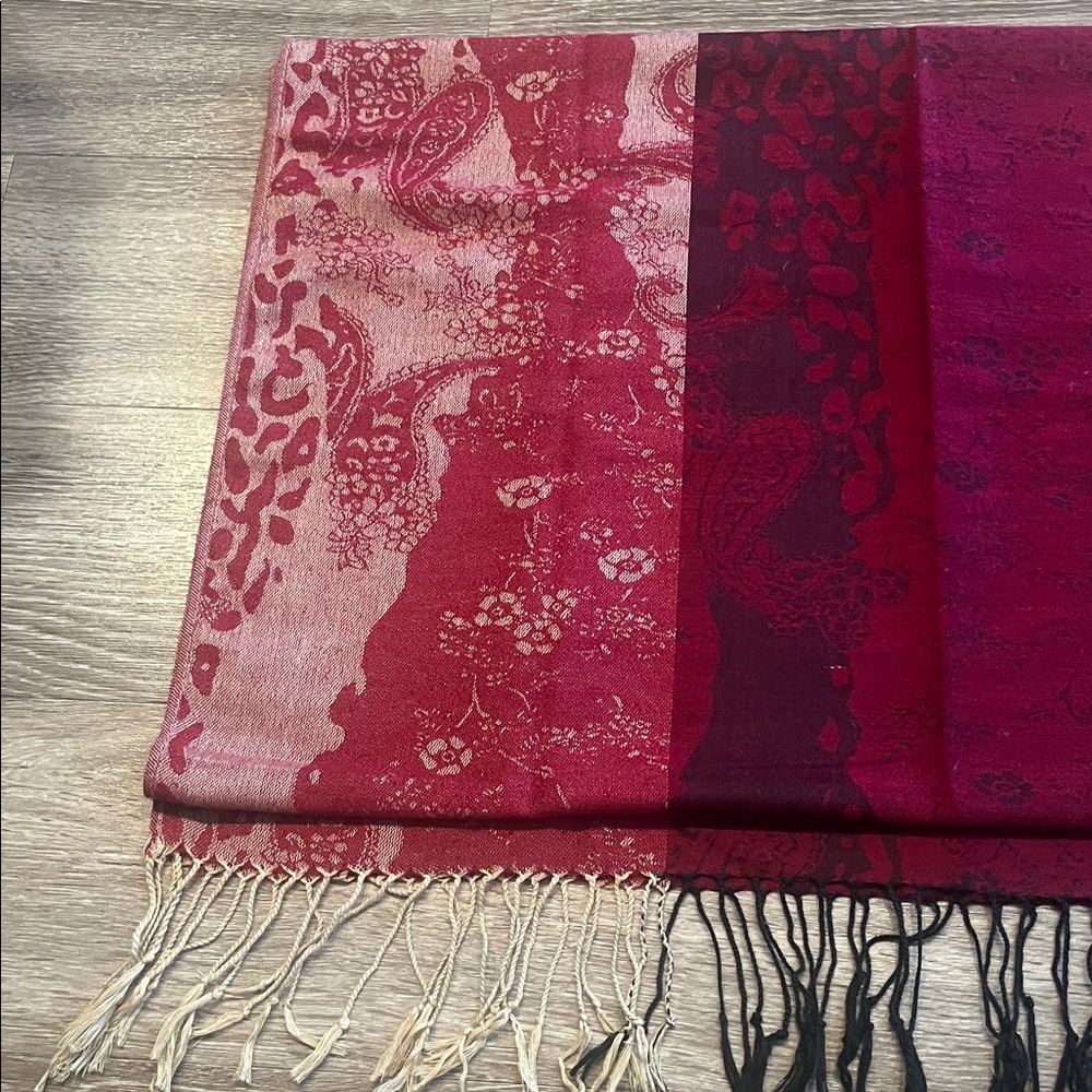 Red and Pink Patterned pashmina Scarf - Picture 6 of 8